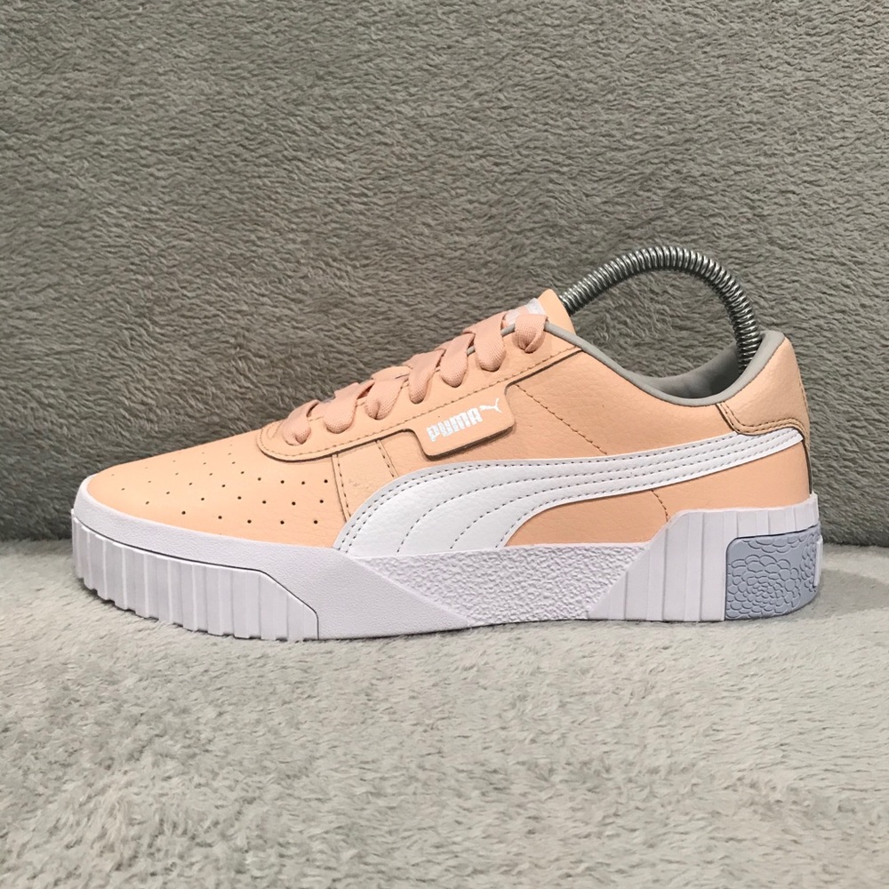 Puma women size 8 néw shoes.